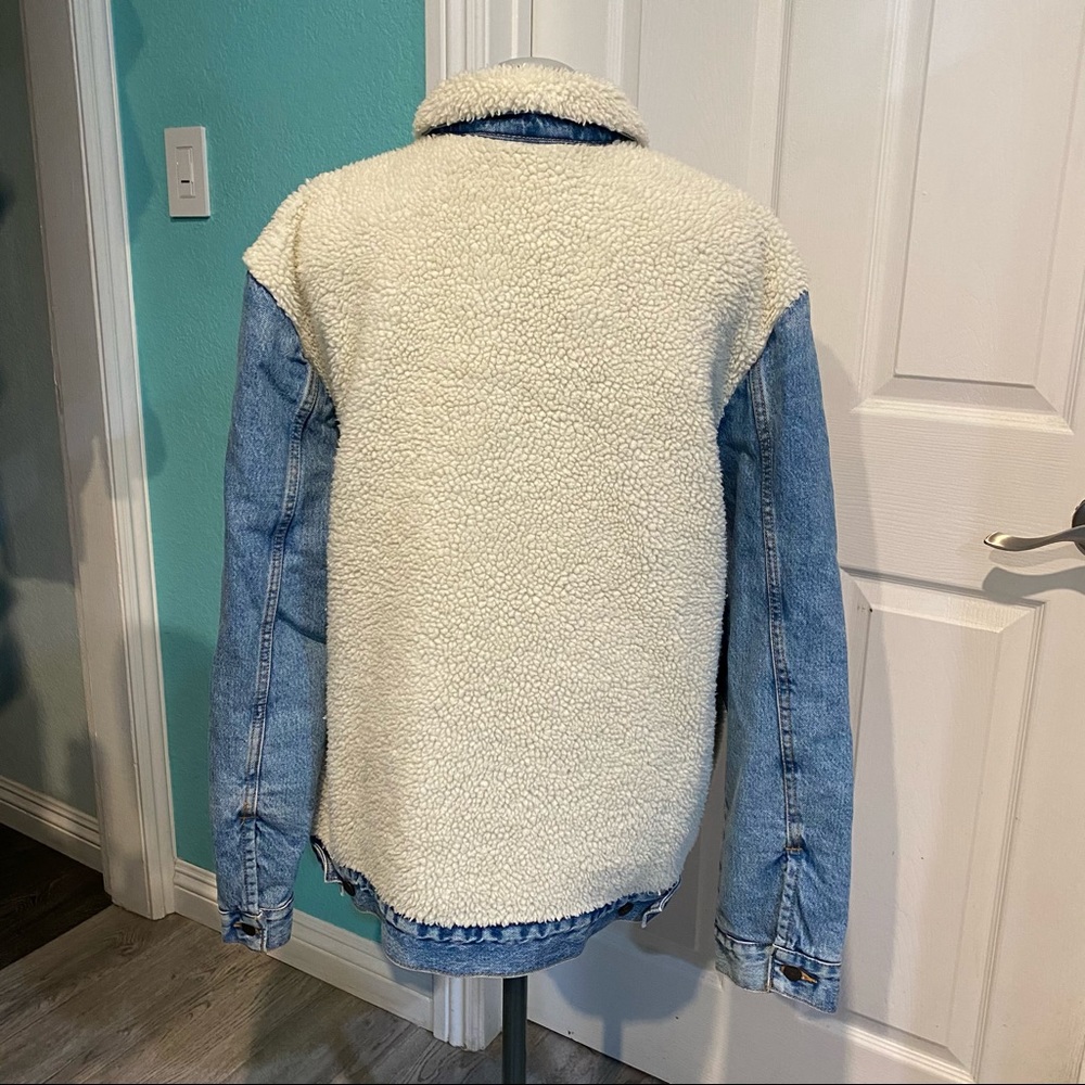 Levi's Blue and Cream Sherpa Jacket - Picture 2 of 4